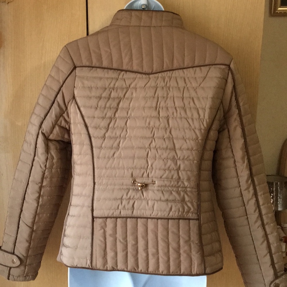 Light jacket,size M - Picture 2 of 8